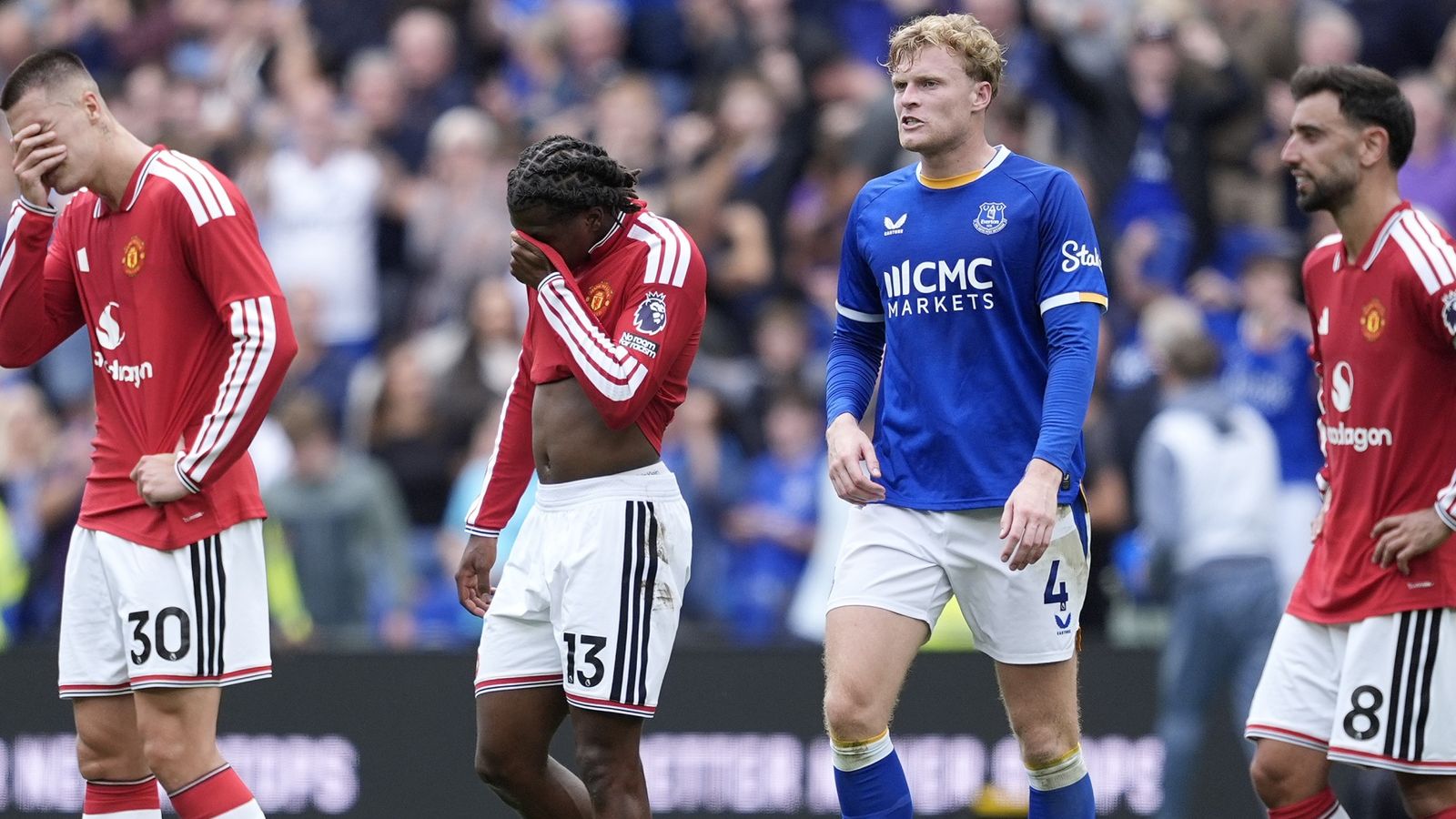 埃弗顿2-2曼联：加里·内维尔担心曼联的失球问题难以解决